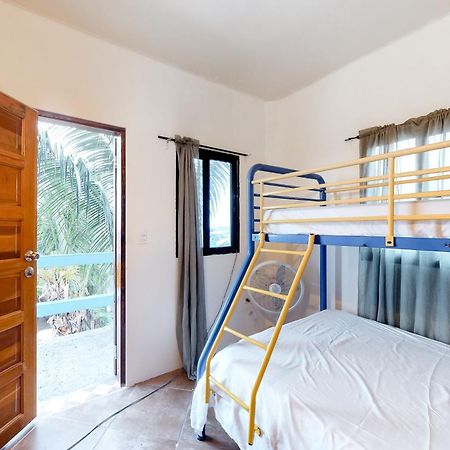 Mayan Falls Caye Caulker Bilik gambar