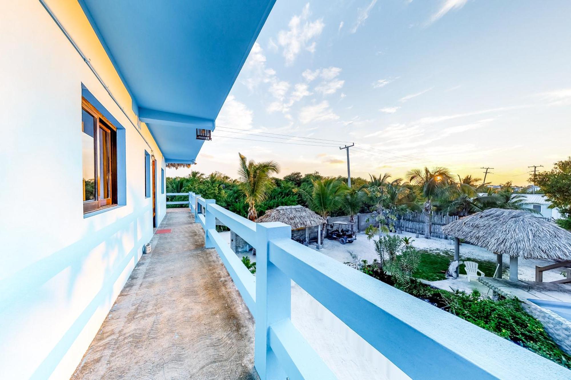 Mayan Falls Caye Caulker Bilik gambar