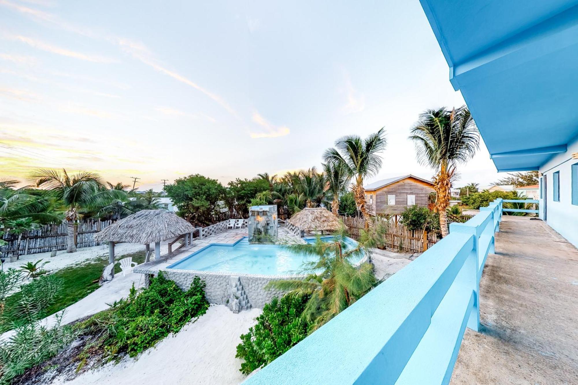 Mayan Falls Caye Caulker Bilik gambar
