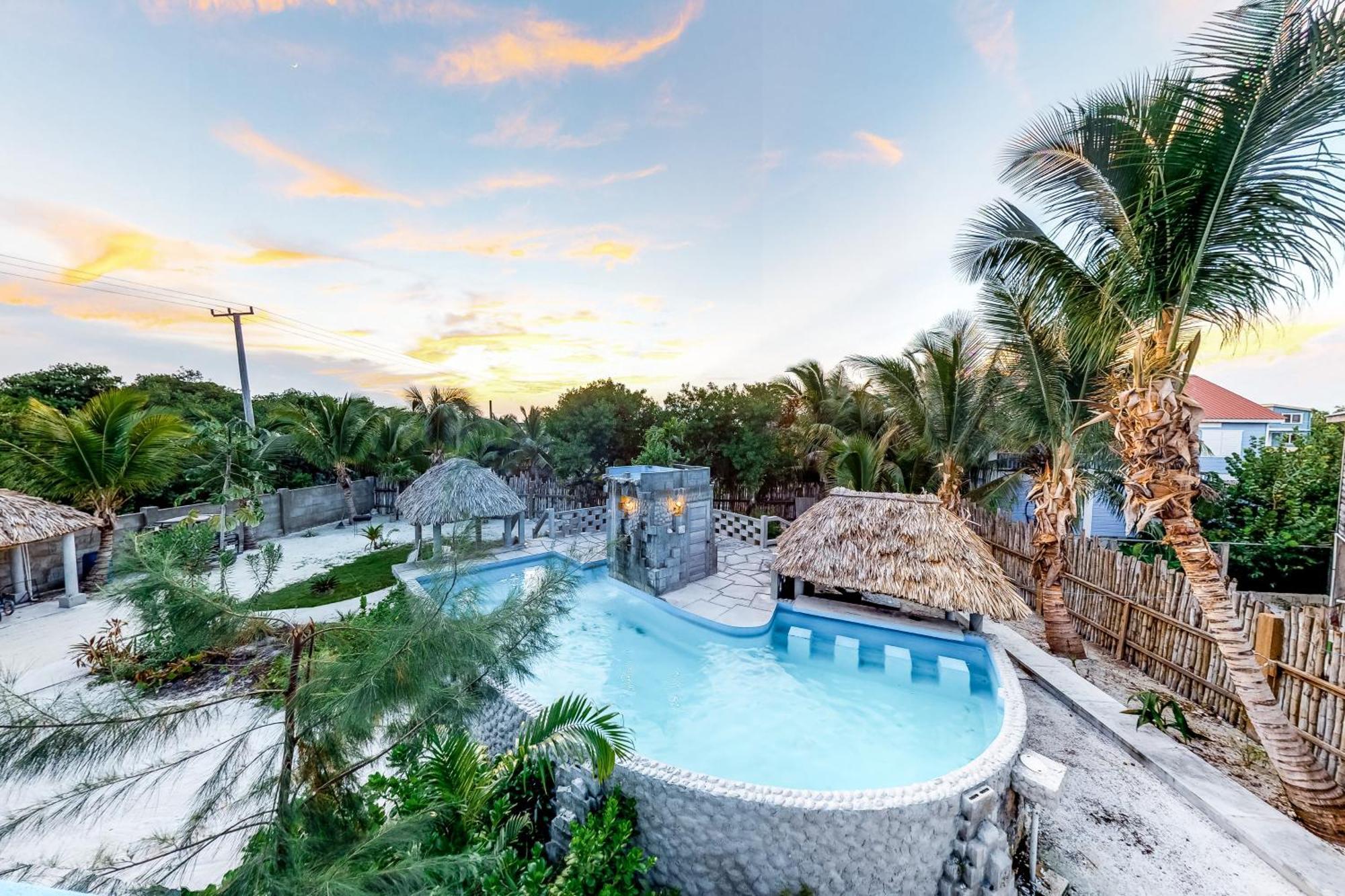 Mayan Falls Caye Caulker Bilik gambar