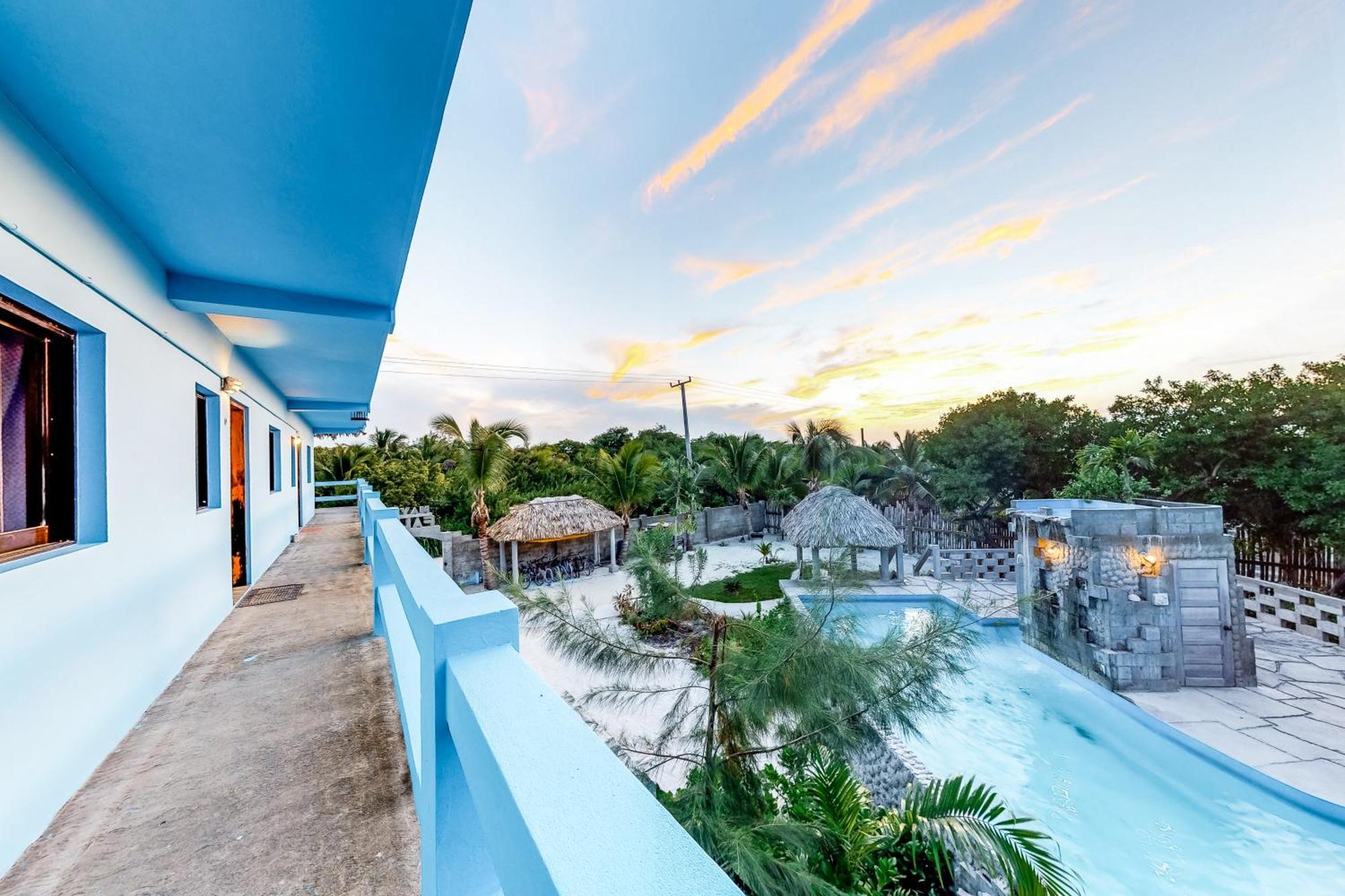 Mayan Falls Caye Caulker Bilik gambar