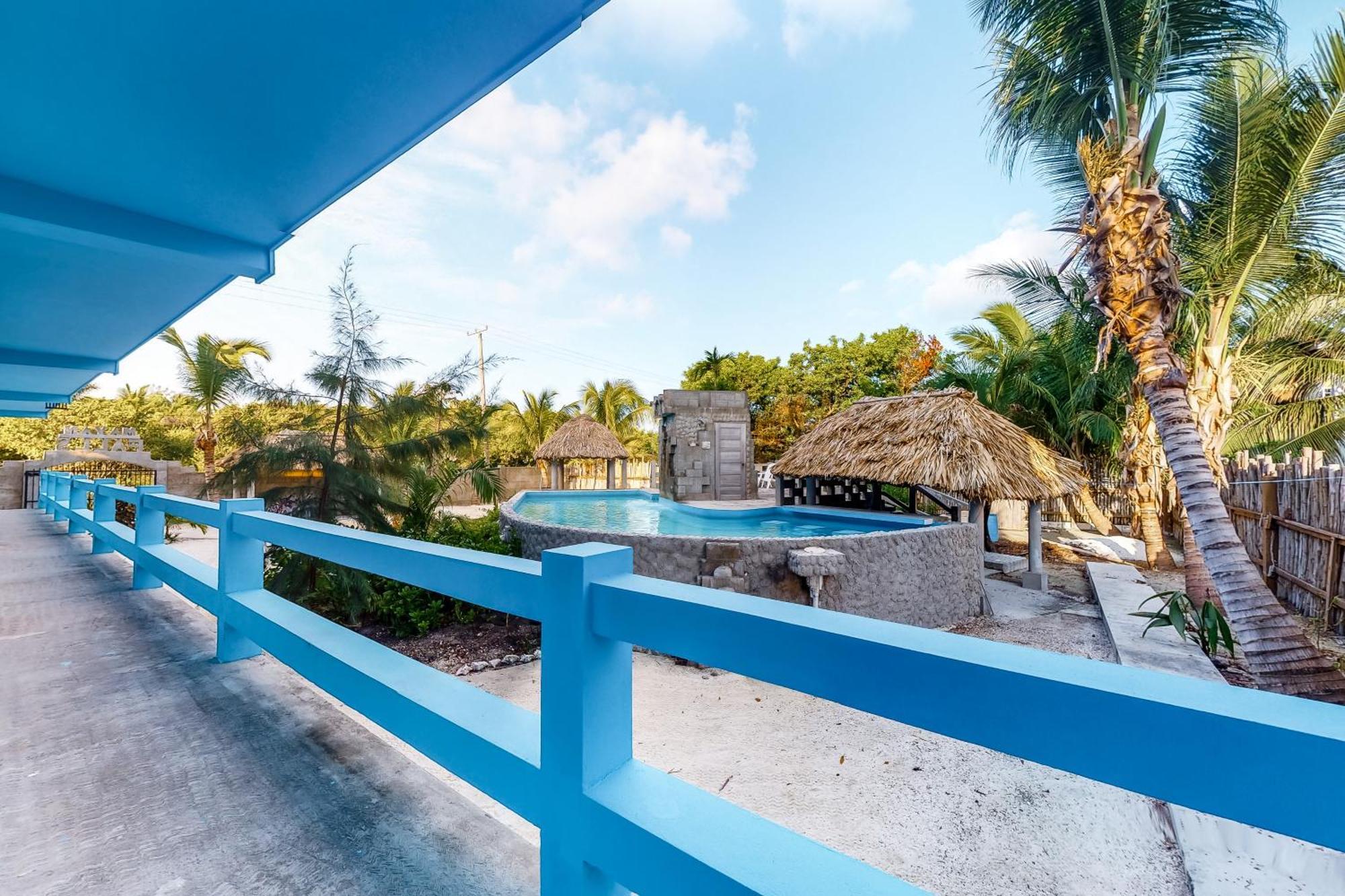 Mayan Falls Caye Caulker Bilik gambar