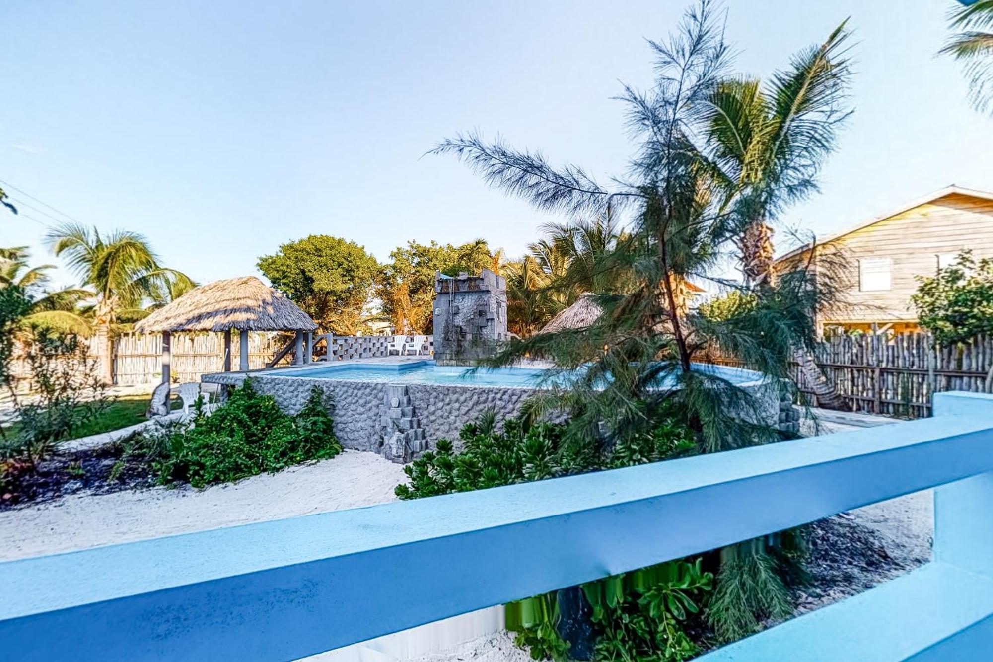 Mayan Falls Caye Caulker Bilik gambar
