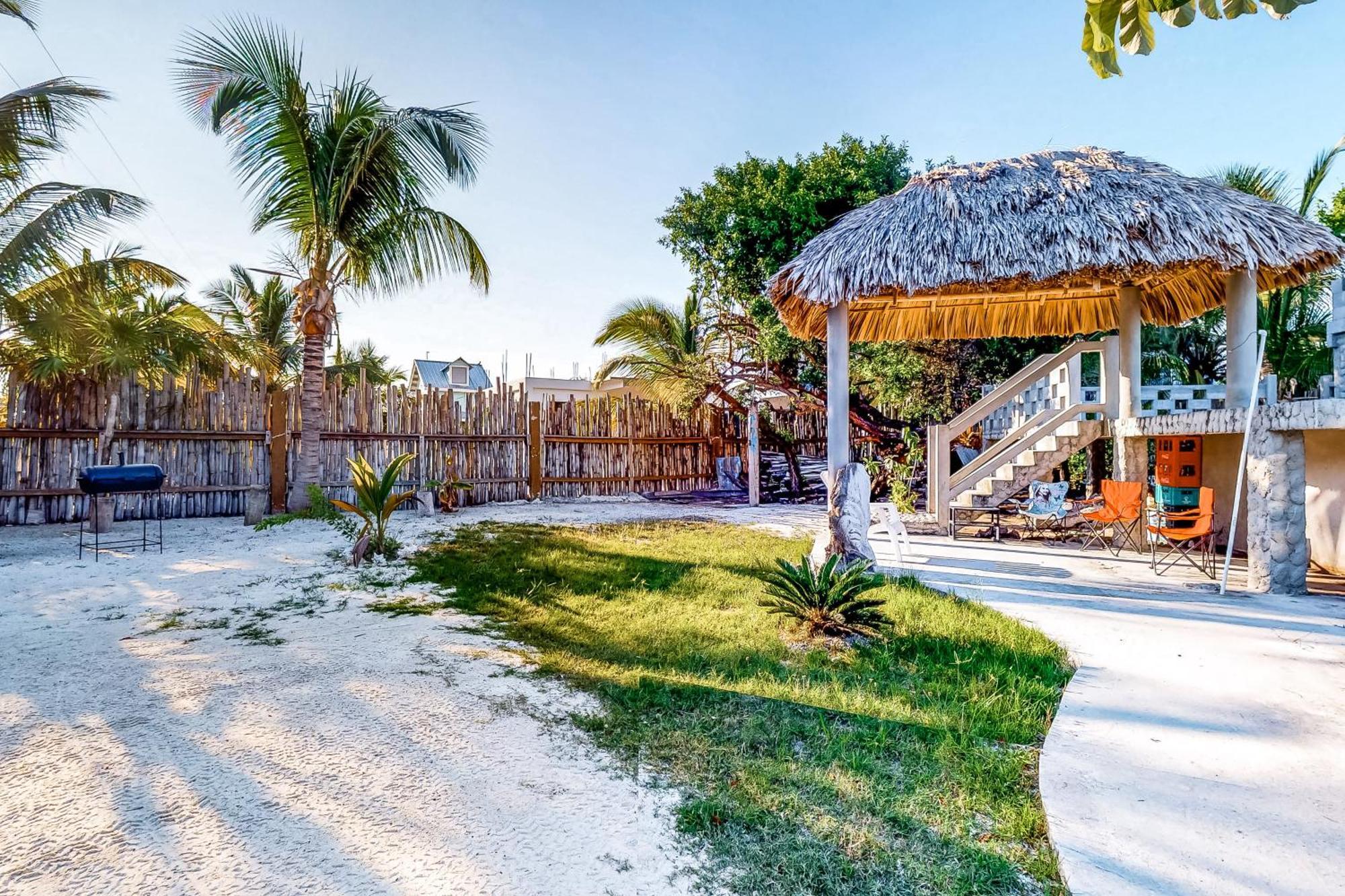 Mayan Falls Caye Caulker Bilik gambar