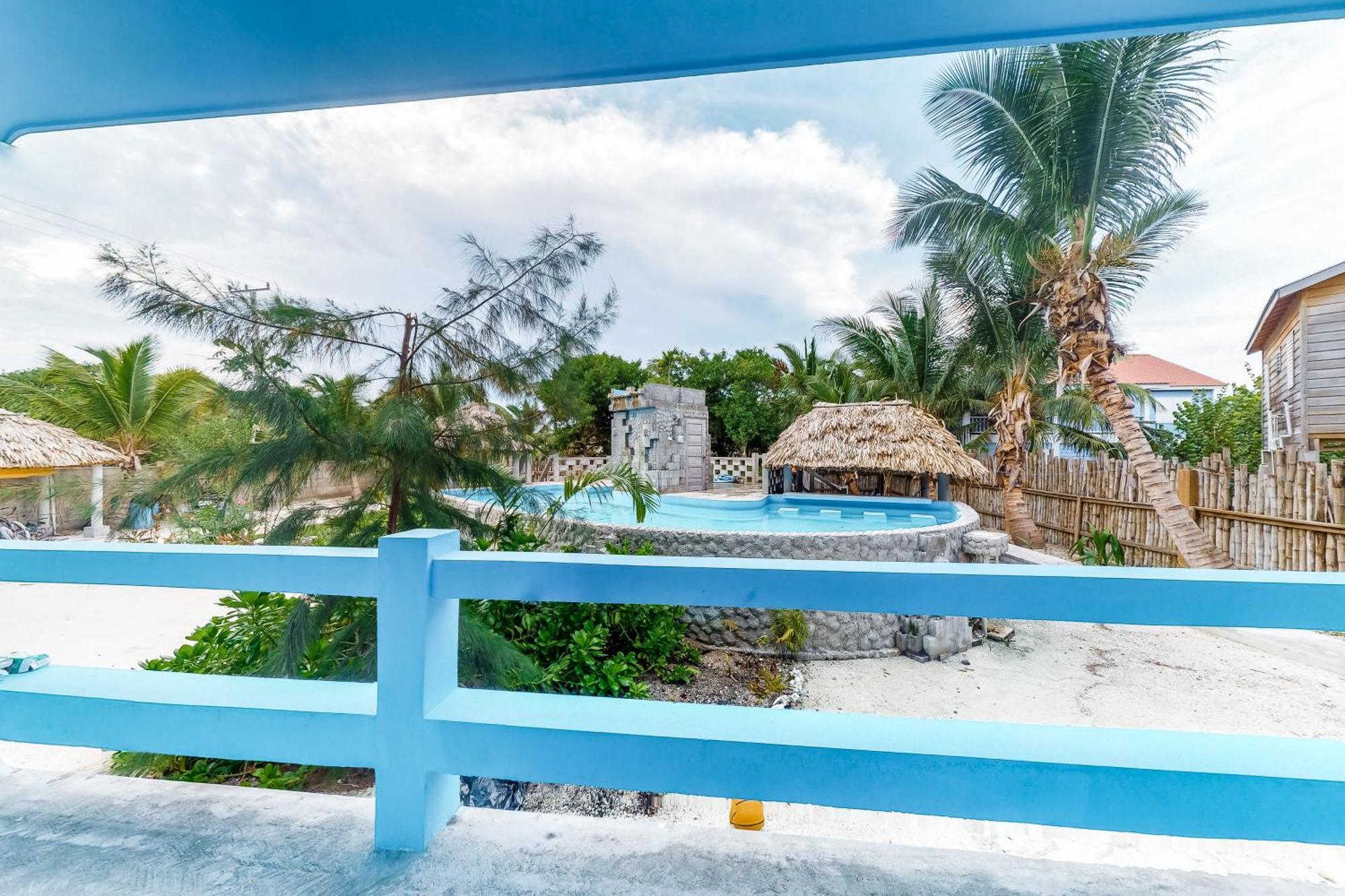 Mayan Falls Caye Caulker Bilik gambar